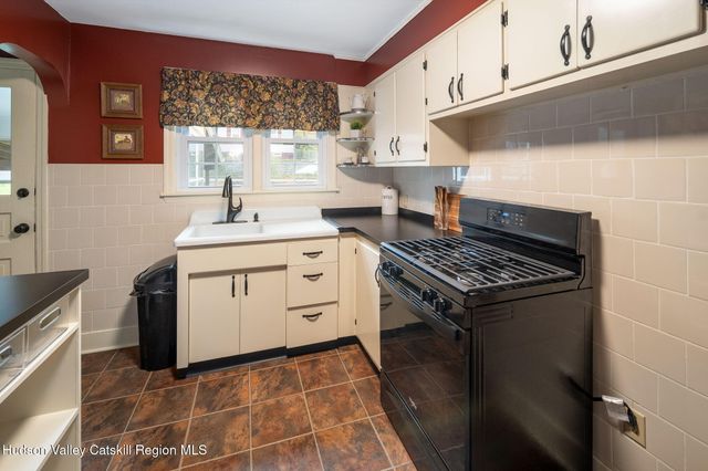 784 6th Avenue, Troy, NY 12180