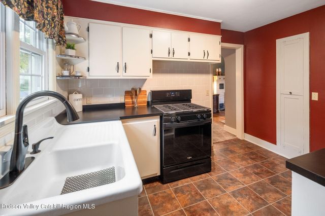 784 6th Avenue, Troy, NY 12180