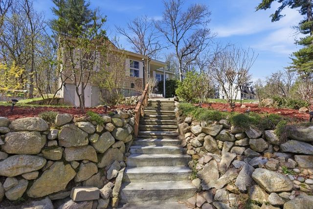 10 Avila Rd, Billerica, MA 01821