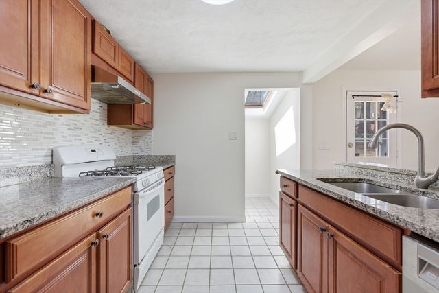 10 Avila Rd, Billerica, MA 01821