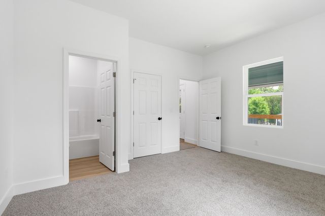 706 Gray St Street, Woodruff, SC 29388