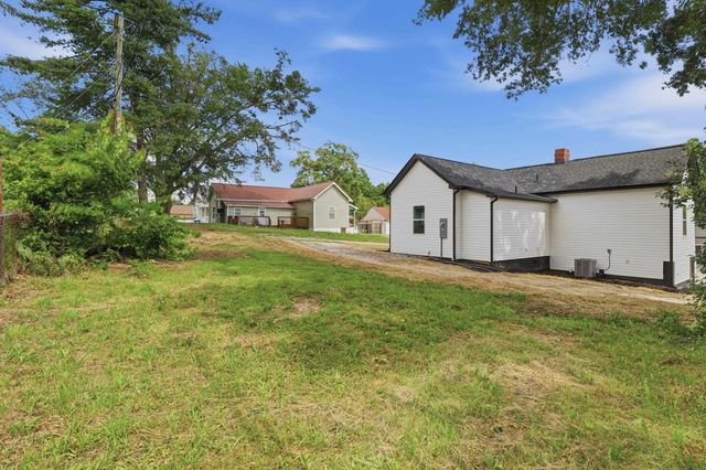 706 Gray St Street, Woodruff, SC 29388