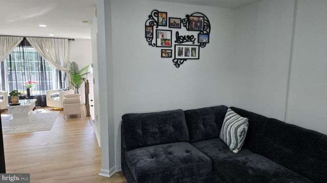 1421 BLUEMONT CT, Herndon, VA 20170