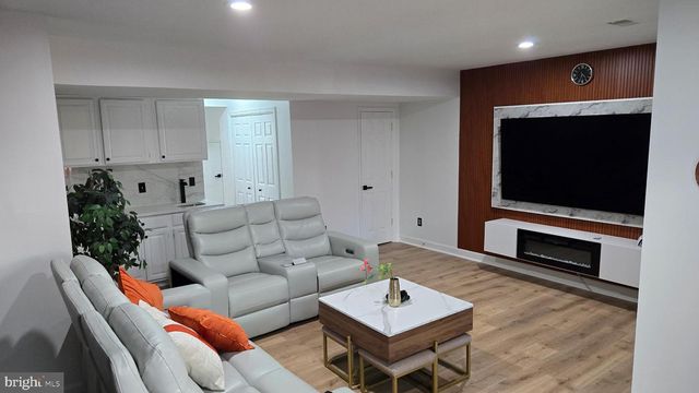 1421 BLUEMONT CT, Herndon, VA 20170