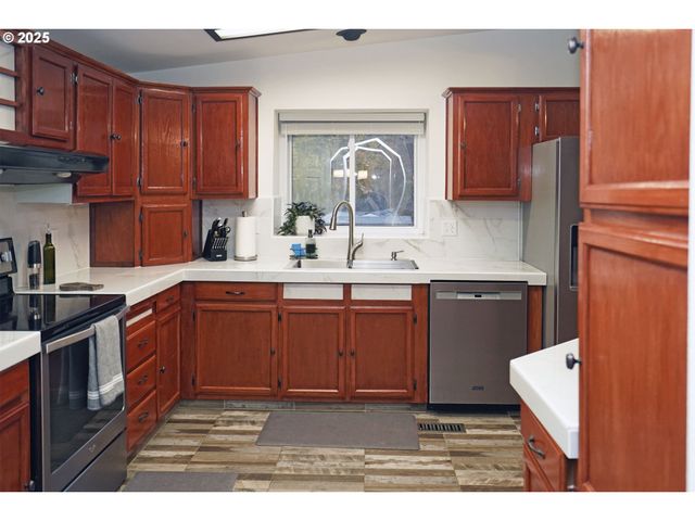 14996 S BLUE VISTA Dr, Oregon City, OR 97045