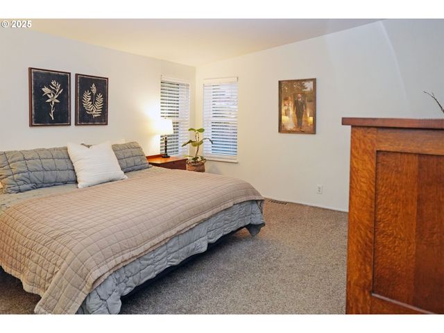 14996 S BLUE VISTA Dr, Oregon City, OR 97045