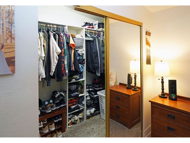 14996 S BLUE VISTA Dr, Oregon City, OR 97045