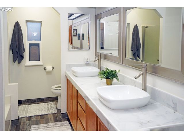 14996 S BLUE VISTA Dr, Oregon City, OR 97045