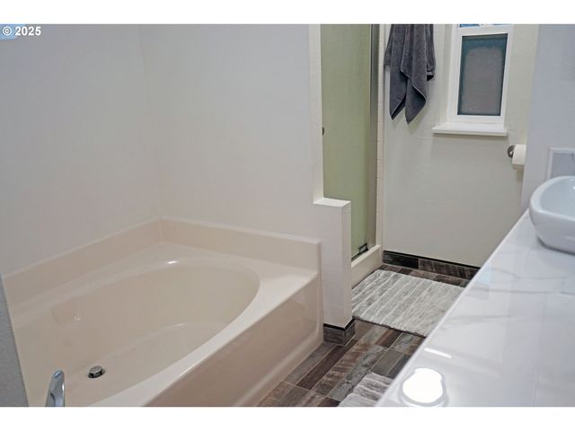 14996 S BLUE VISTA Dr, Oregon City, OR 97045