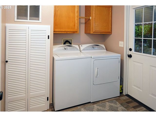 14996 S BLUE VISTA Dr, Oregon City, OR 97045