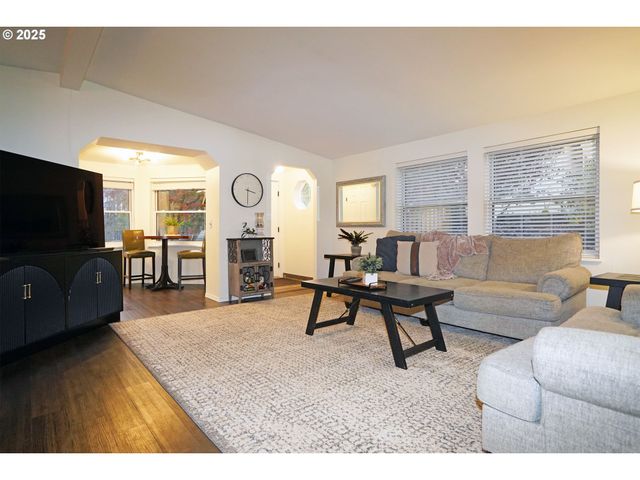 14996 S BLUE VISTA Dr, Oregon City, OR 97045