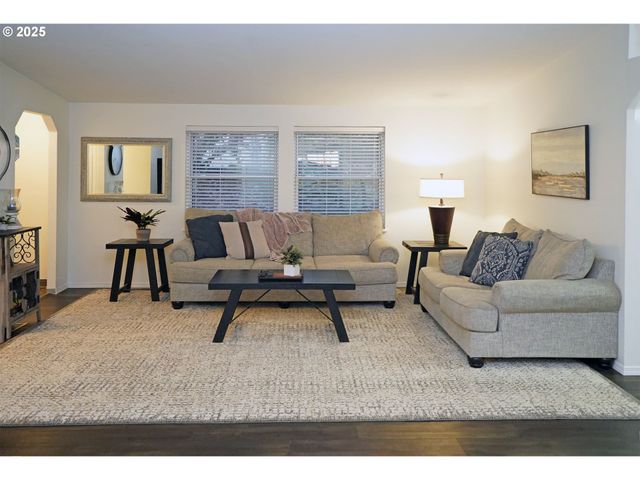 14996 S BLUE VISTA Dr, Oregon City, OR 97045