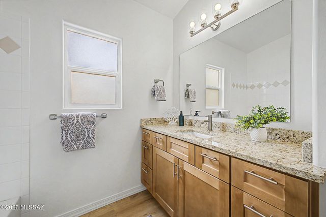 2705 S Chipshot Drive, Green Valley, AZ 85614