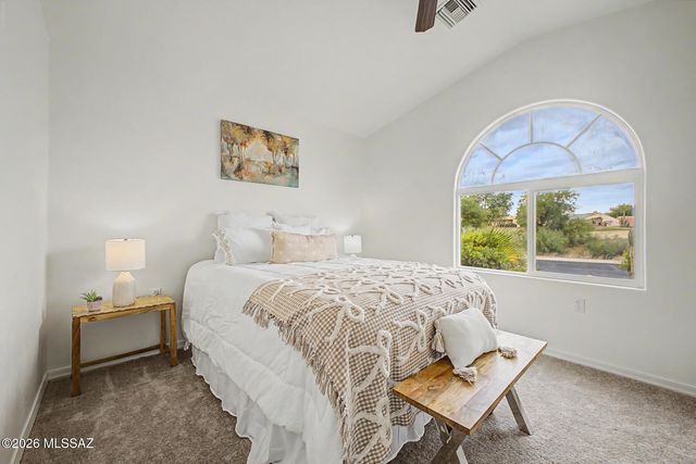 2705 S Chipshot Drive, Green Valley, AZ 85614