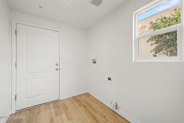 2705 S Chipshot Drive, Green Valley, AZ 85614