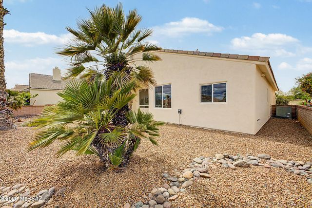 2705 S Chipshot Drive, Green Valley, AZ 85614