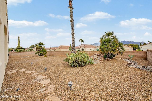 2705 S Chipshot Drive, Green Valley, AZ 85614
