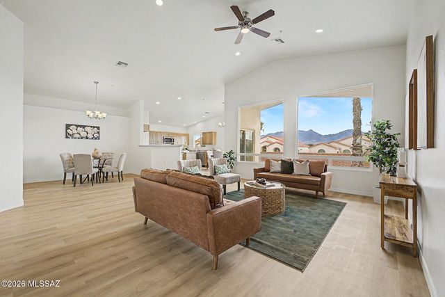 2705 S Chipshot Drive, Green Valley, AZ 85614