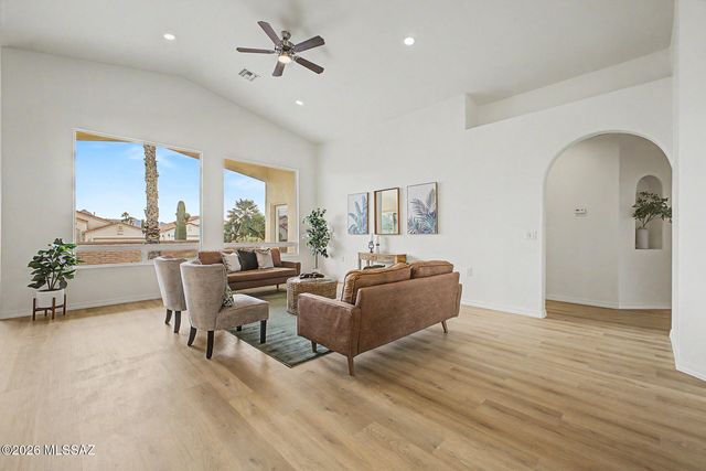 2705 S Chipshot Drive, Green Valley, AZ 85614