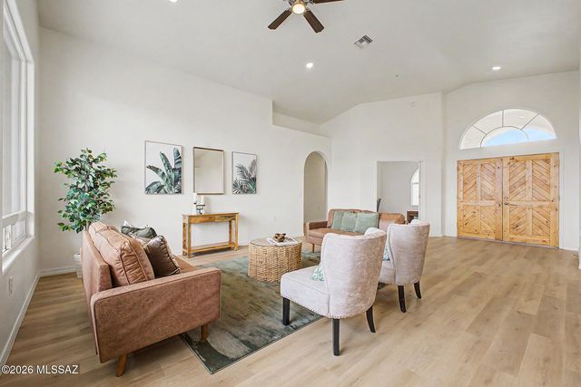 2705 S Chipshot Drive, Green Valley, AZ 85614