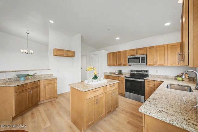2705 S Chipshot Drive, Green Valley, AZ 85614