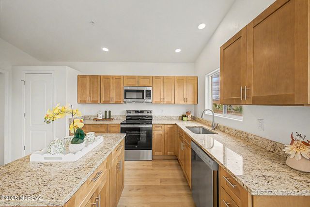 2705 S Chipshot Drive, Green Valley, AZ 85614