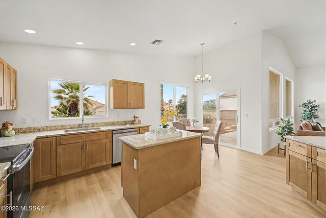 2705 S Chipshot Drive, Green Valley, AZ 85614