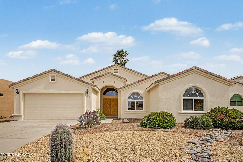 2705 S Chipshot Drive, Green Valley, AZ 85614