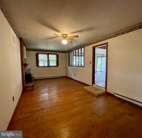 450 PLUNKERT RD, Littlestown, PA 17340