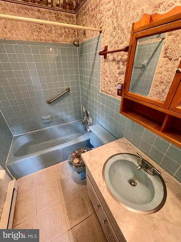 450 PLUNKERT RD, Littlestown, PA 17340