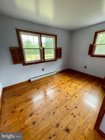 450 PLUNKERT RD, Littlestown, PA 17340