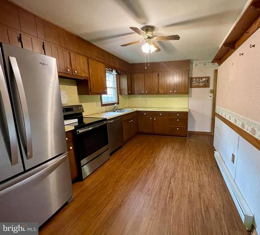 450 PLUNKERT RD, Littlestown, PA 17340