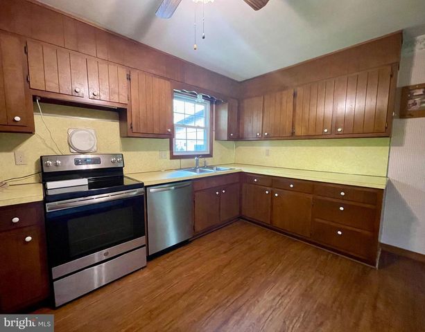 450 PLUNKERT RD, Littlestown, PA 17340