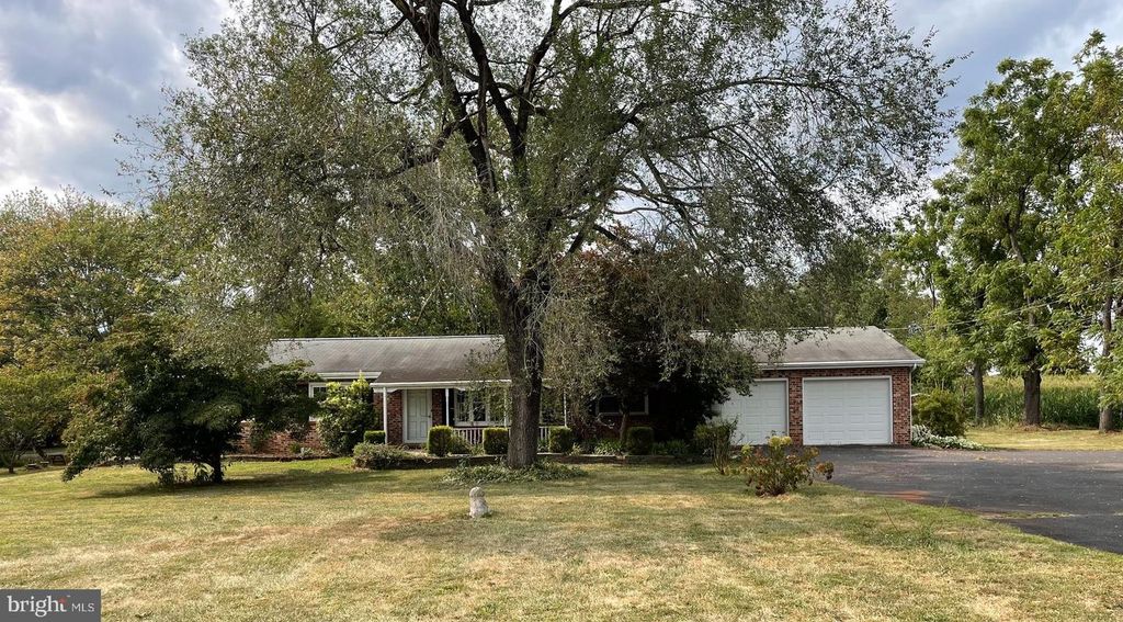 450 PLUNKERT RD, Littlestown, PA 17340