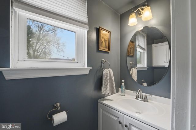 14 WOODHURST DR, Mount Holly, NJ 08060