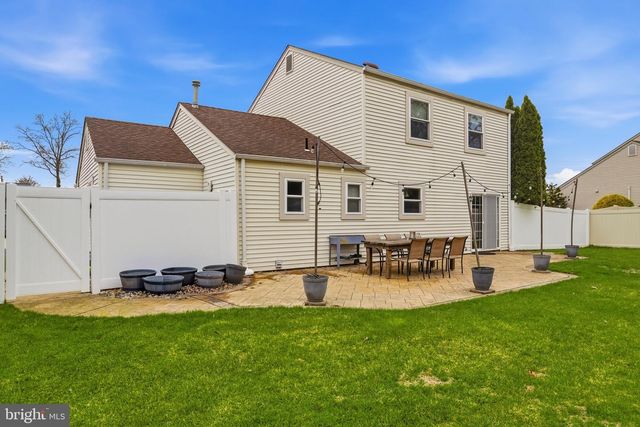 14 WOODHURST DR, Mount Holly, NJ 08060