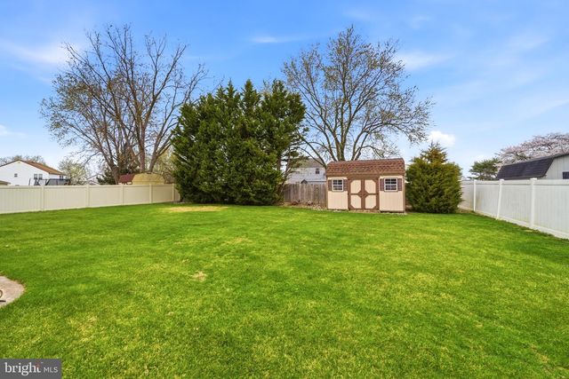 14 WOODHURST DR, Mount Holly, NJ 08060