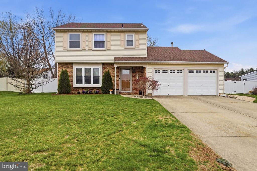 14 WOODHURST DR, Mount Holly, NJ 08060