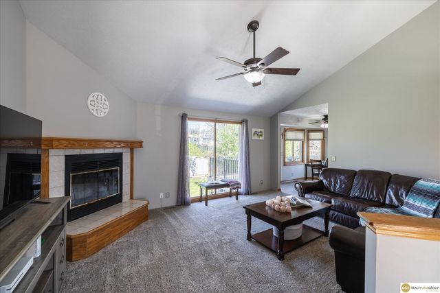 1702 Savannah Drive, Papillion, NE 68133