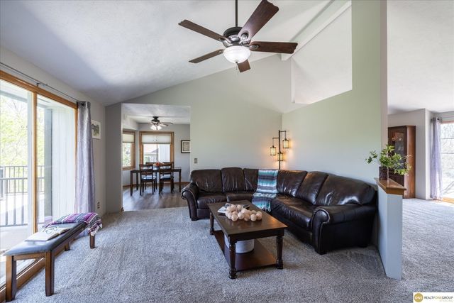 1702 Savannah Drive, Papillion, NE 68133