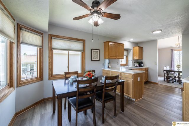 1702 Savannah Drive, Papillion, NE 68133