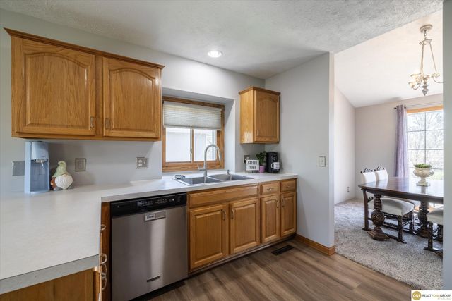 1702 Savannah Drive, Papillion, NE 68133