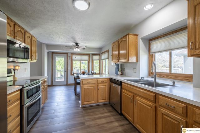 1702 Savannah Drive, Papillion, NE 68133