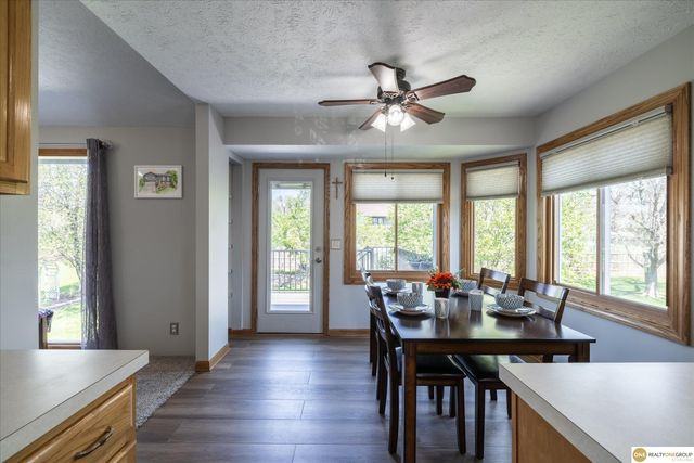 1702 Savannah Drive, Papillion, NE 68133