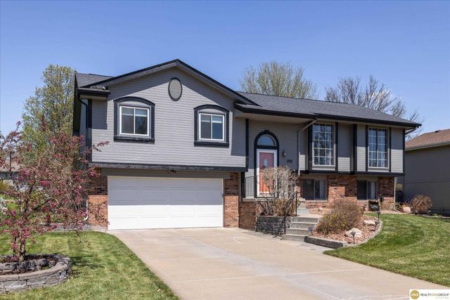 1702 Savannah Drive, Papillion, NE 68133
