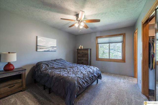 1702 Savannah Drive, Papillion, NE 68133