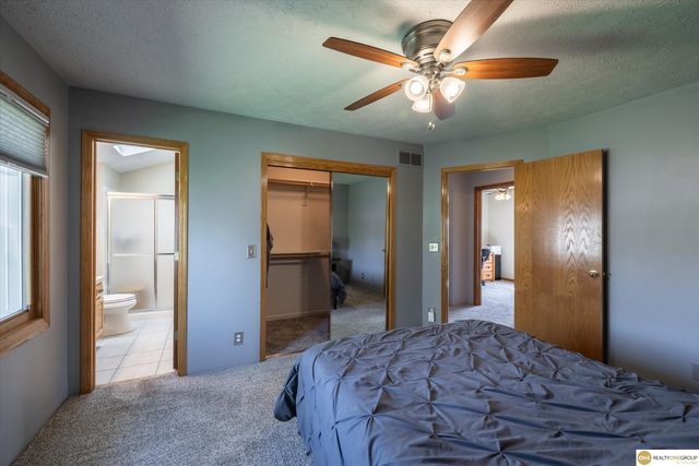 1702 Savannah Drive, Papillion, NE 68133