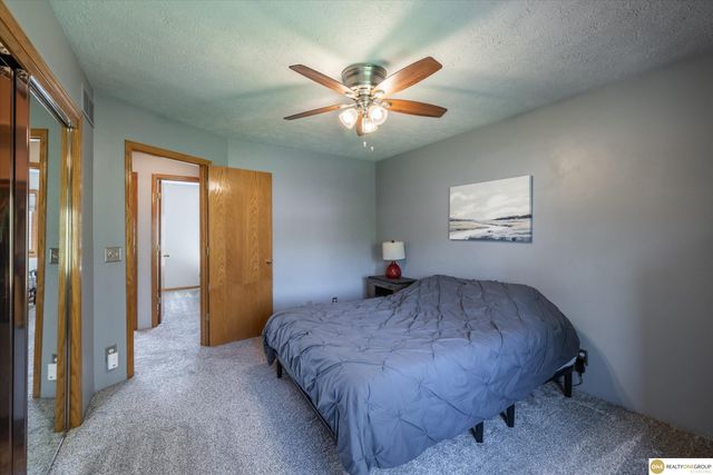 1702 Savannah Drive, Papillion, NE 68133