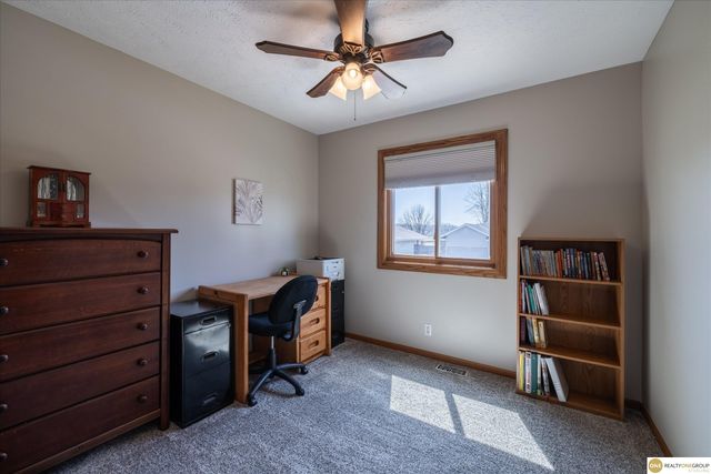 1702 Savannah Drive, Papillion, NE 68133