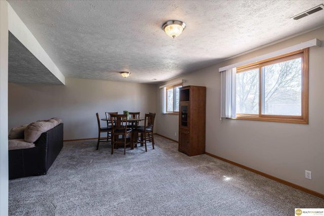 1702 Savannah Drive, Papillion, NE 68133